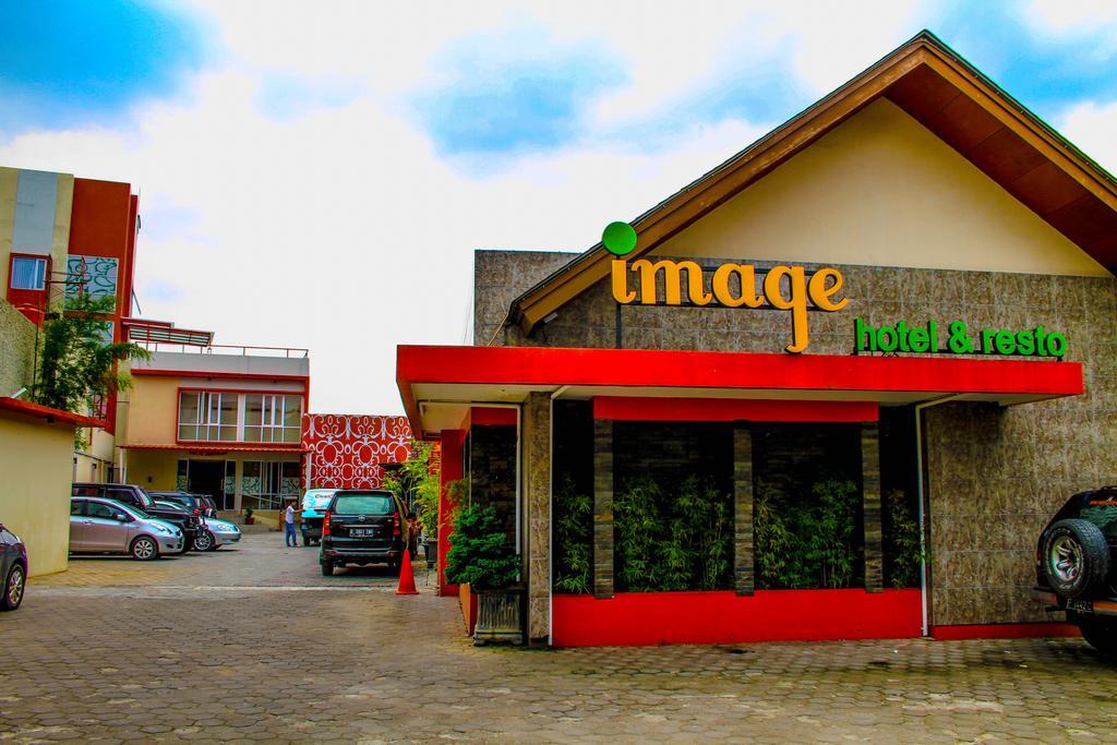 Image Hotel And Resto Bandung Exteriör bild